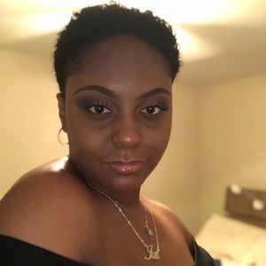 Meet your Posher, Jasmine